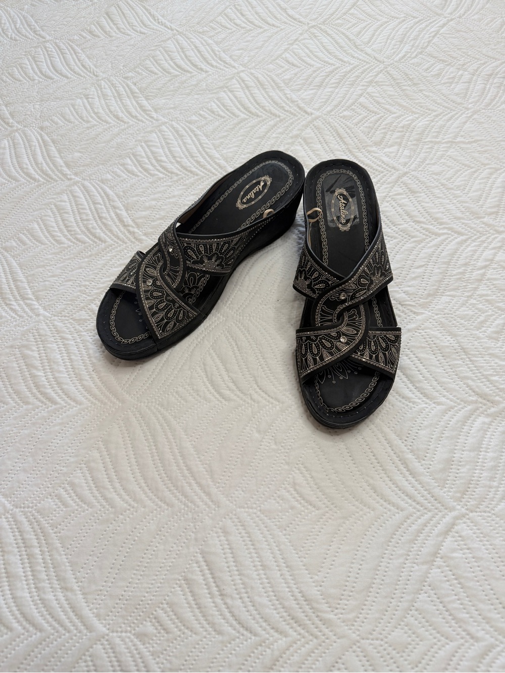 Atalina Women's Black & Gold Decorative Slide Sandals. Size 9.5